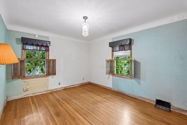 1390 Iowa Avenue W, Falcon Heights, MN 55108