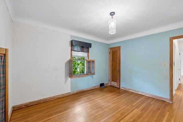 1390 Iowa Avenue W, Falcon Heights, MN 55108