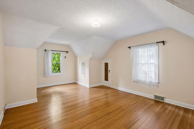 1390 Iowa Avenue W, Falcon Heights, MN 55108