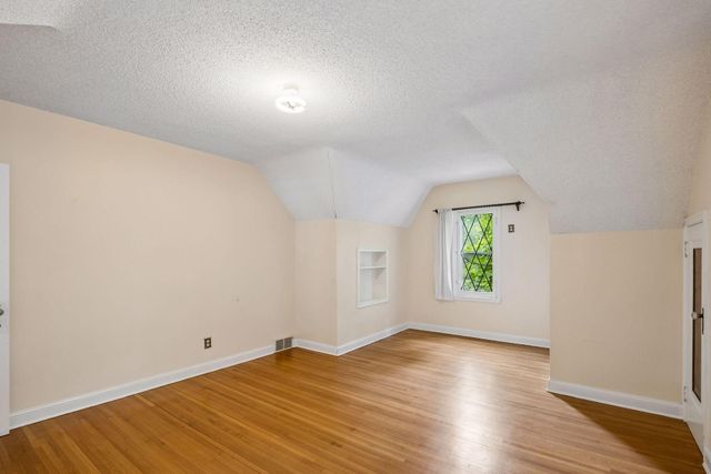 1390 Iowa Avenue W, Falcon Heights, MN 55108