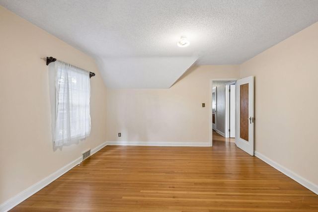 1390 Iowa Avenue W, Falcon Heights, MN 55108