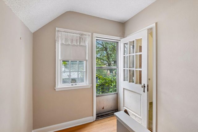 1390 Iowa Avenue W, Falcon Heights, MN 55108