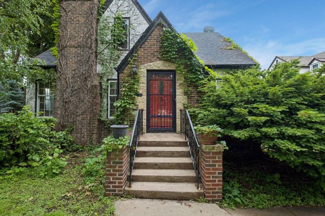 1390 Iowa Avenue W, Falcon Heights, MN 55108