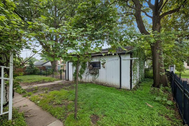 1390 Iowa Avenue W, Falcon Heights, MN 55108