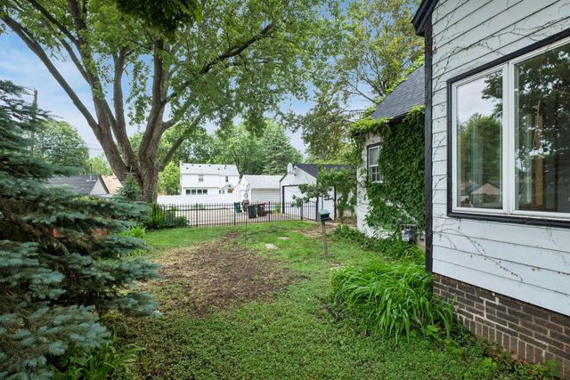 1390 Iowa Avenue W, Falcon Heights, MN 55108