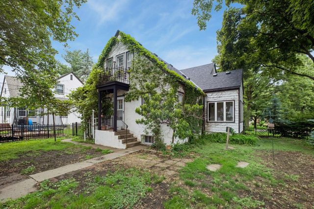 1390 Iowa Avenue W, Falcon Heights, MN 55108
