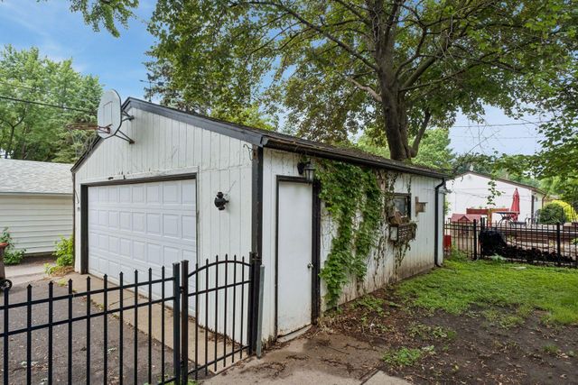 1390 Iowa Avenue W, Falcon Heights, MN 55108