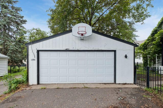 1390 Iowa Avenue W, Falcon Heights, MN 55108