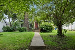 1390 Iowa Avenue W, Falcon Heights, MN 55108