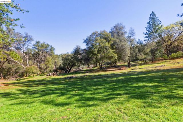 17807 Harper Rd., Big Oak Flat, CA 95305