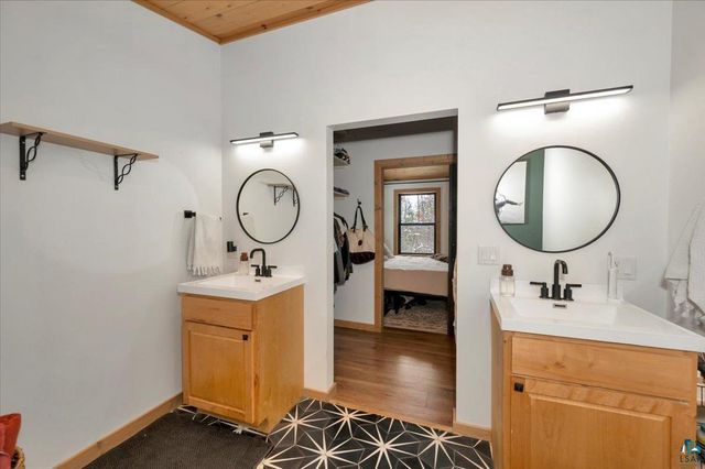 11775 S Hillside St, Solon Springs, WI 54873