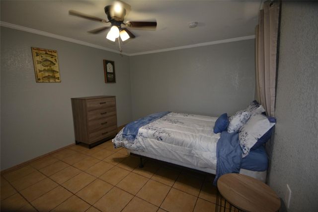 1217 9th Avenue N, Texas City, TX 77590