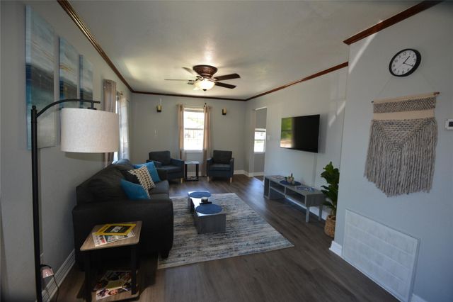 1217 9th Avenue N, Texas City, TX 77590