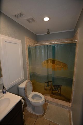 1217 9th Avenue N, Texas City, TX 77590