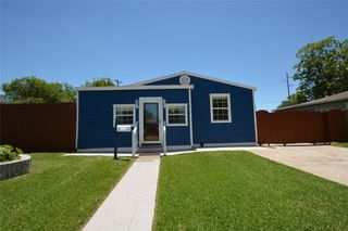 1217 9th Avenue N, Texas City, TX 77590