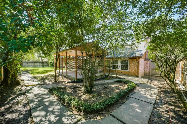 7506 N Hollow Circle, Humble, TX 77396