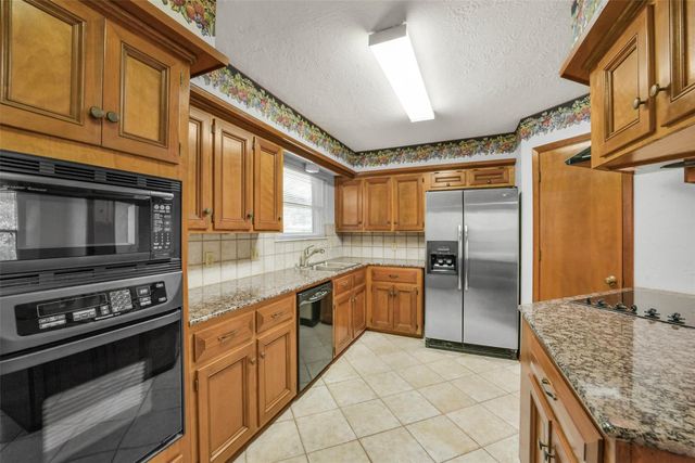 7506 N Hollow Circle, Humble, TX 77396