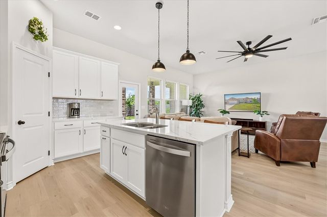7910 Krypton Dr, Corpus Christi, TX 78414
