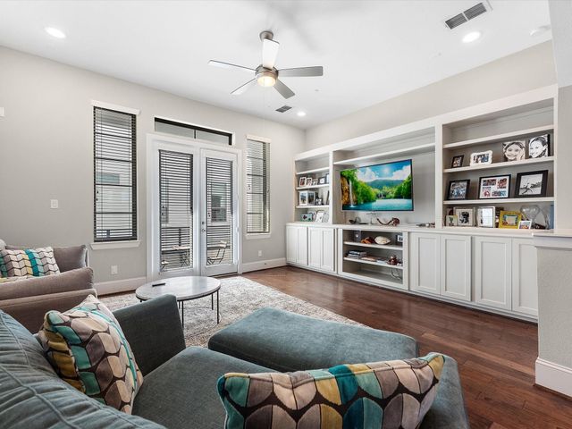 5467 Larkin Street, Houston, TX 77007