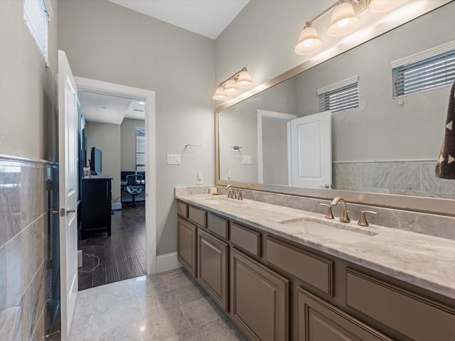 5467 Larkin Street, Houston, TX 77007