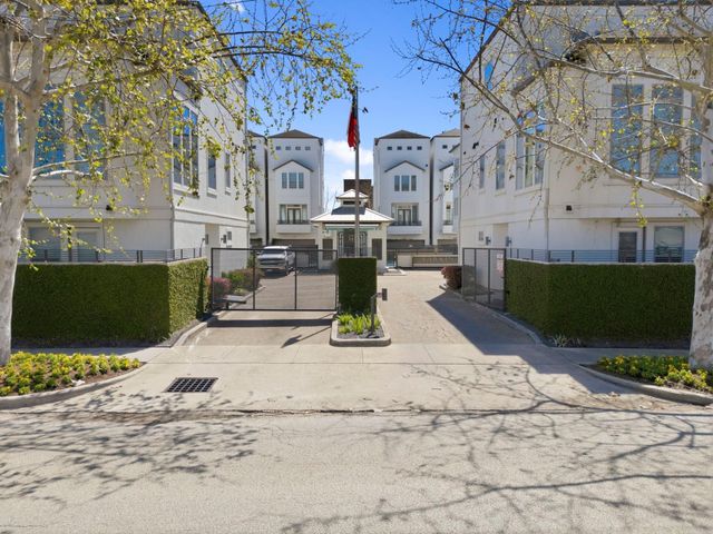 5467 Larkin Street, Houston, TX 77007