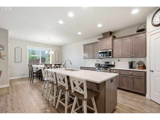 618 E TANOAK Ave, La Center, WA 98629
