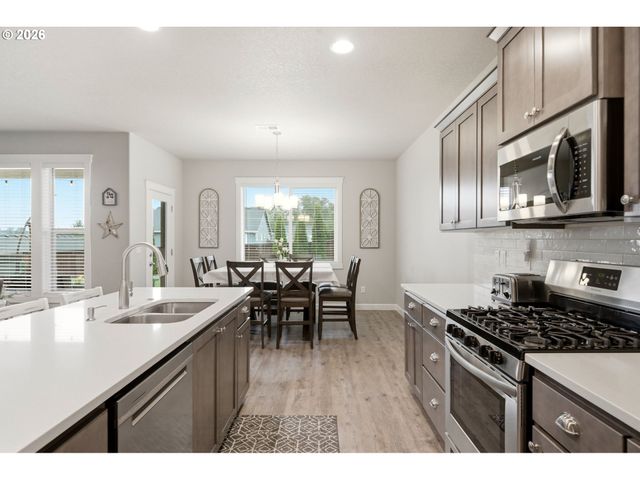 618 E TANOAK Ave, La Center, WA 98629