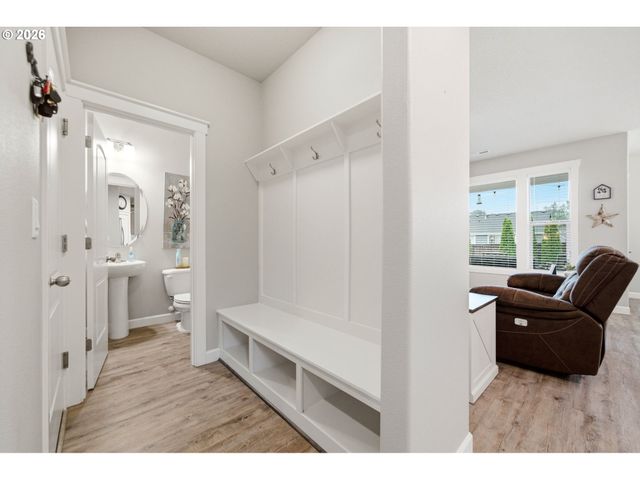 618 E TANOAK Ave, La Center, WA 98629