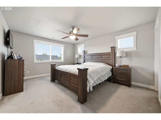 618 E TANOAK Ave, La Center, WA 98629