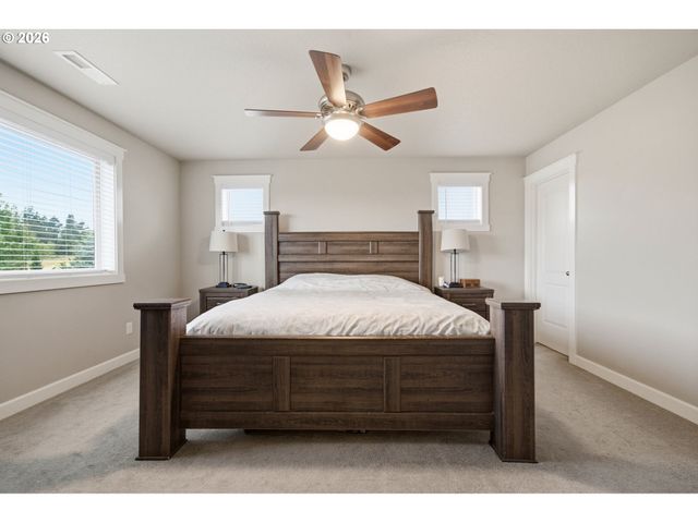 618 E TANOAK Ave, La Center, WA 98629