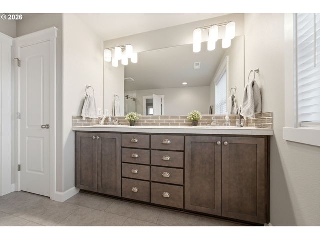 618 E TANOAK Ave, La Center, WA 98629