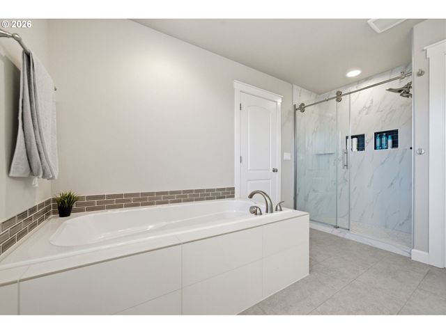 618 E TANOAK Ave, La Center, WA 98629