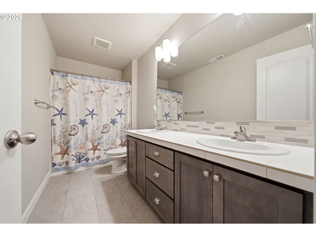 618 E TANOAK Ave, La Center, WA 98629