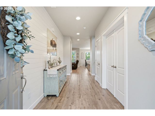 618 E TANOAK Ave, La Center, WA 98629