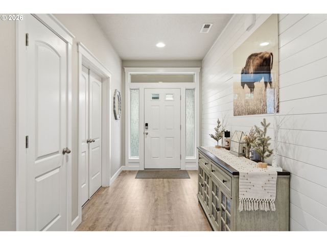 618 E TANOAK Ave, La Center, WA 98629