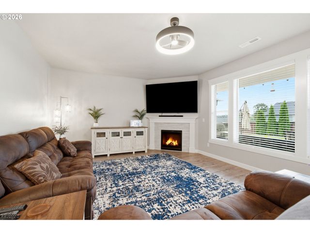618 E TANOAK Ave, La Center, WA 98629