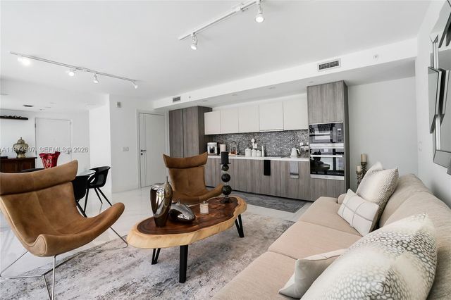 2900 NE 7th Ave TH-103, Miami, FL 33137