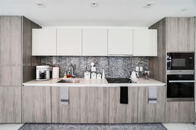 2900 NE 7th Ave TH-103, Miami, FL 33137