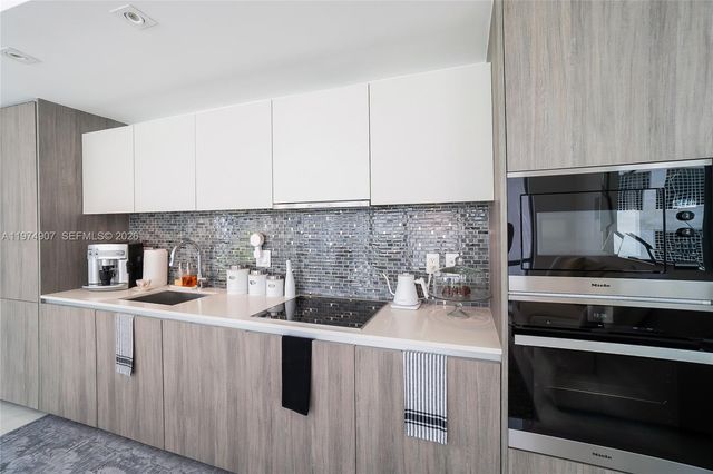 2900 NE 7th Ave TH-103, Miami, FL 33137