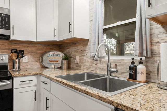 25591 Farm Road 2265, Golden, MO 65658