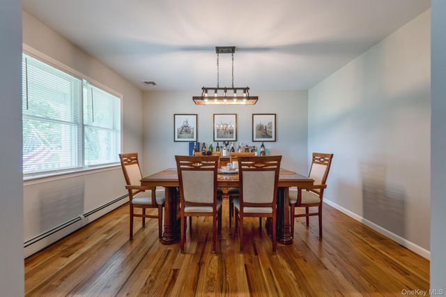 1 Sean Court, Rock Tavern, NY 12575