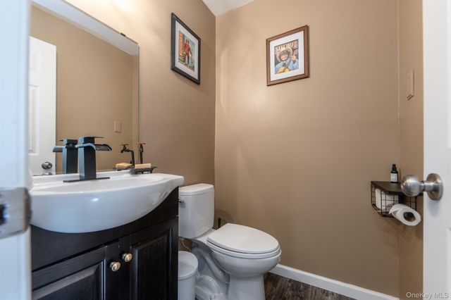 1 Sean Court, Rock Tavern, NY 12575
