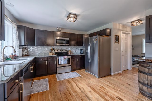 1 Sean Court, Rock Tavern, NY 12575