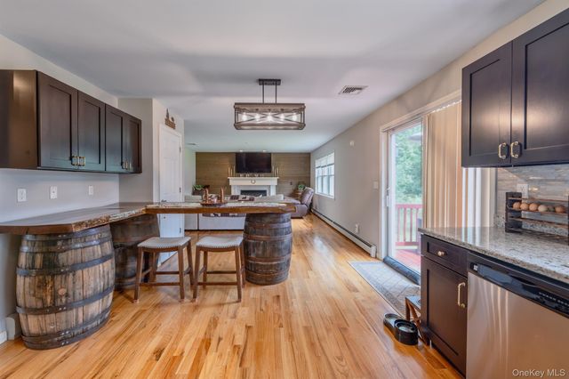 1 Sean Court, Rock Tavern, NY 12575