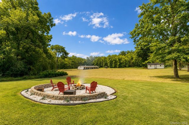 1 Sean Court, Rock Tavern, NY 12575