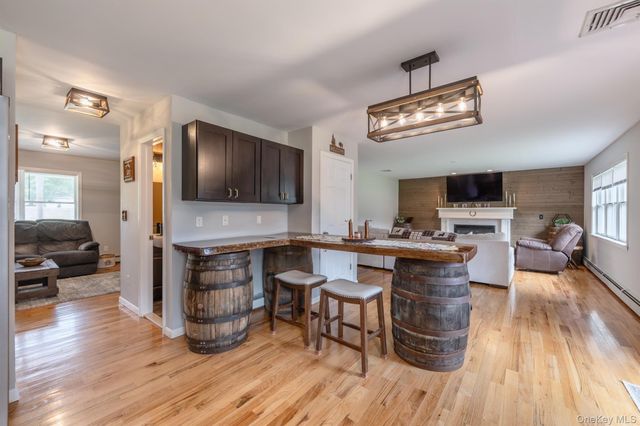 1 Sean Court, Rock Tavern, NY 12575