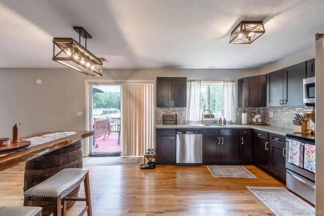 1 Sean Court, Rock Tavern, NY 12575