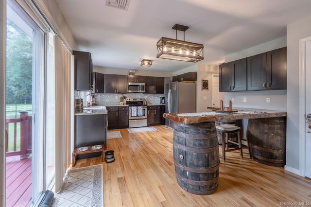 1 Sean Court, Rock Tavern, NY 12575