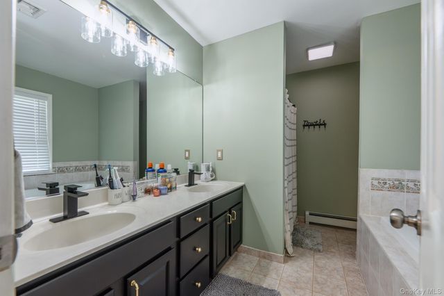 1 Sean Court, Rock Tavern, NY 12575
