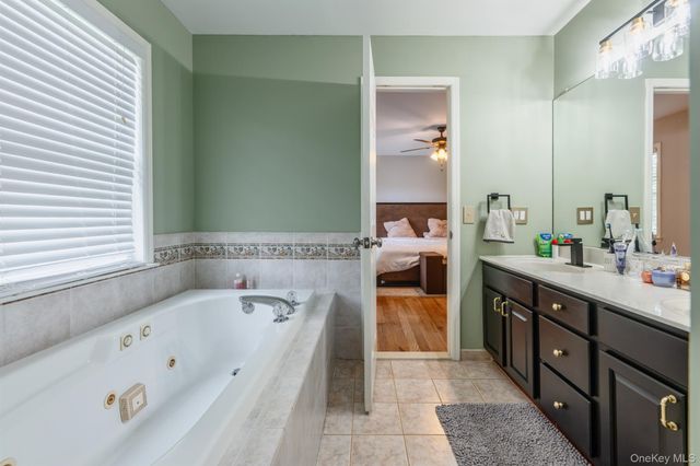 1 Sean Court, Rock Tavern, NY 12575